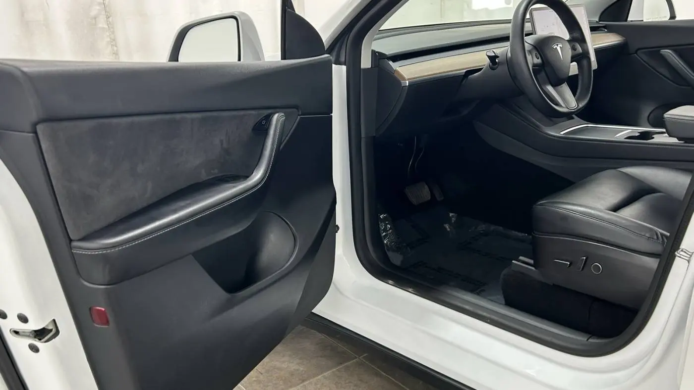 2021 Tesla Model Y 5YJYGDEEXMF199382