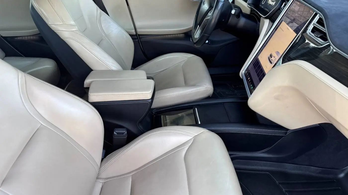 2015 Tesla Model S 5YJSA1E45FF109538