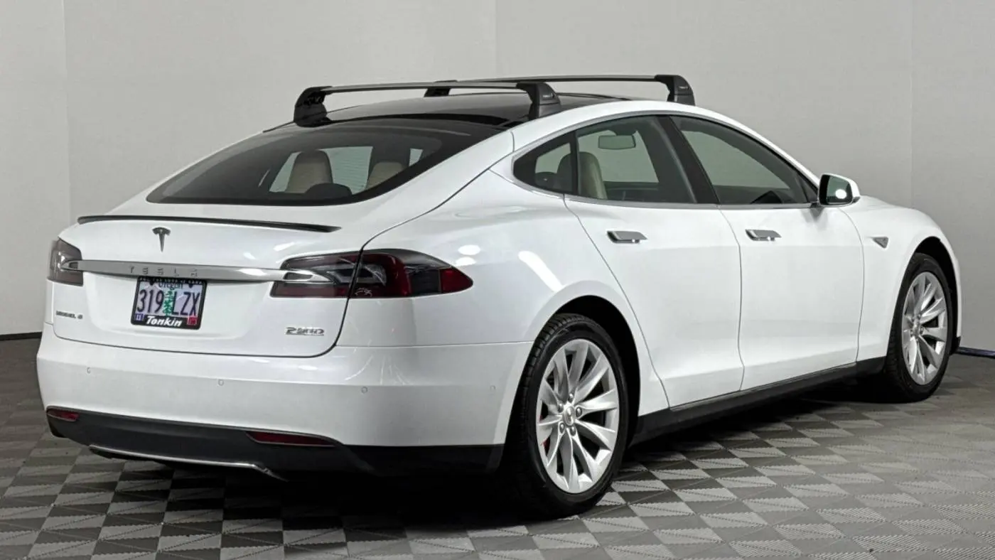 2015 Tesla Model S 5YJSA1E45FF109538