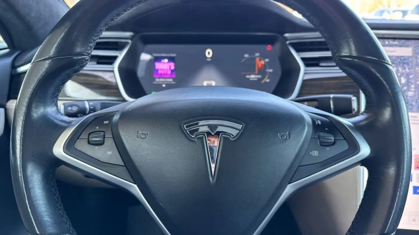 2015 Tesla Model S 5YJSA1E45FF109538