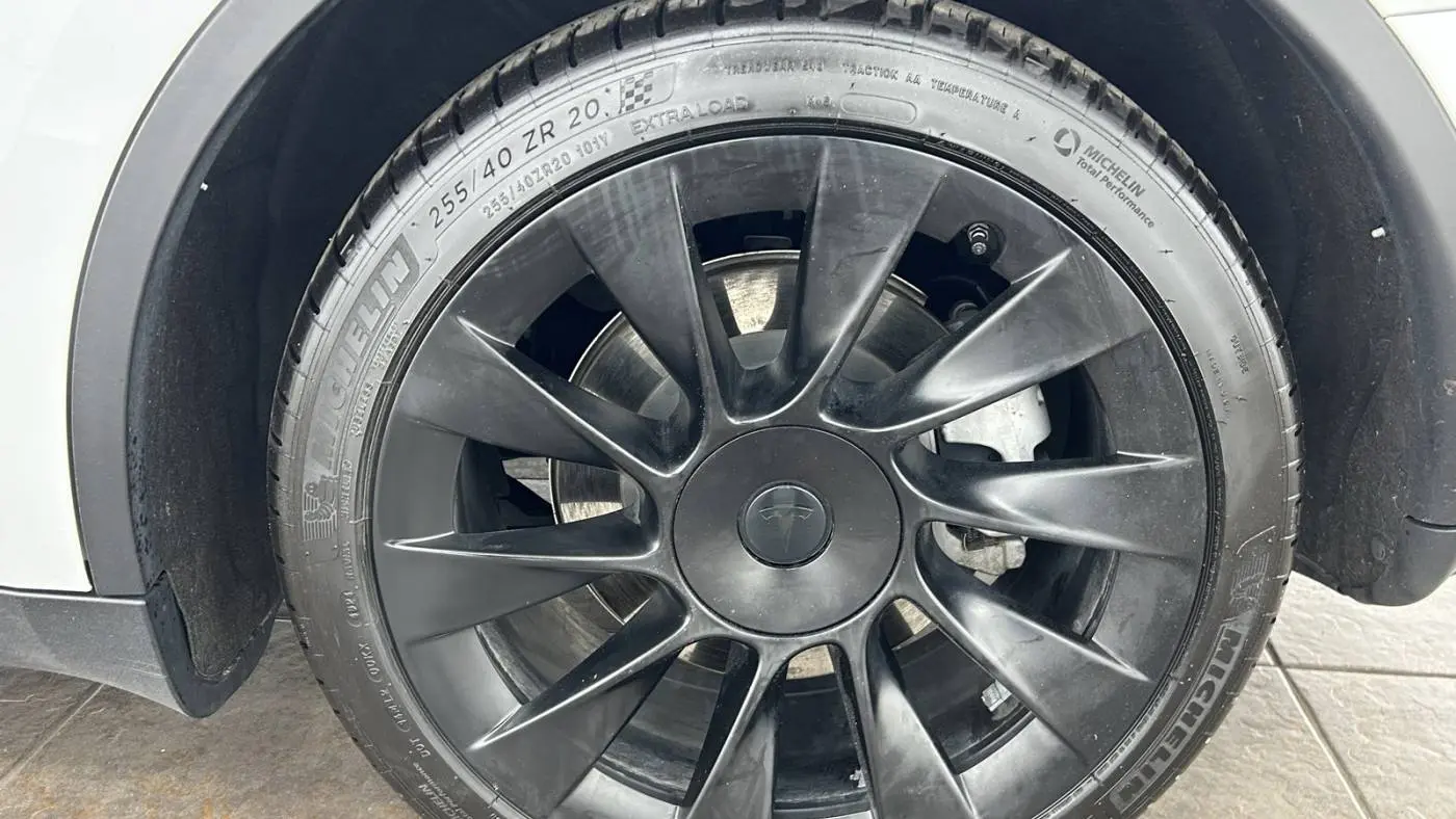 2021 Tesla Model Y 5YJYGDEEXMF199382