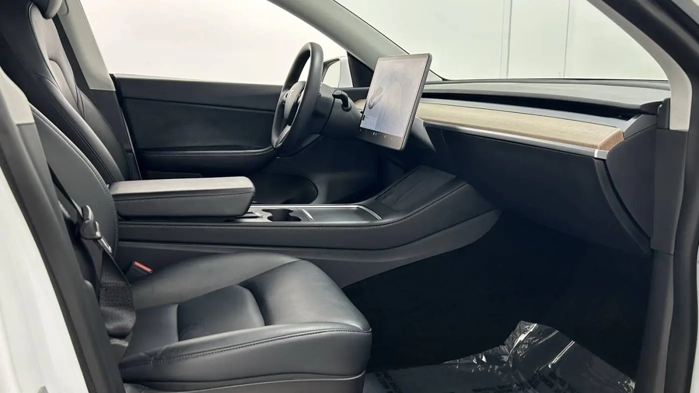 2021 Tesla Model Y 5YJYGDEEXMF199382