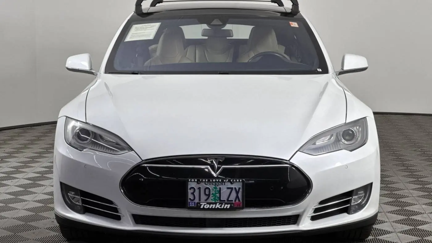 2015 Tesla Model S 5YJSA1E45FF109538