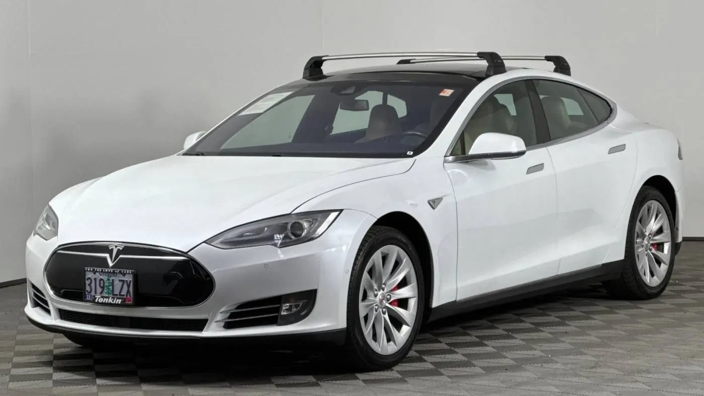 2015 Tesla Model S 5YJSA1E45FF109538