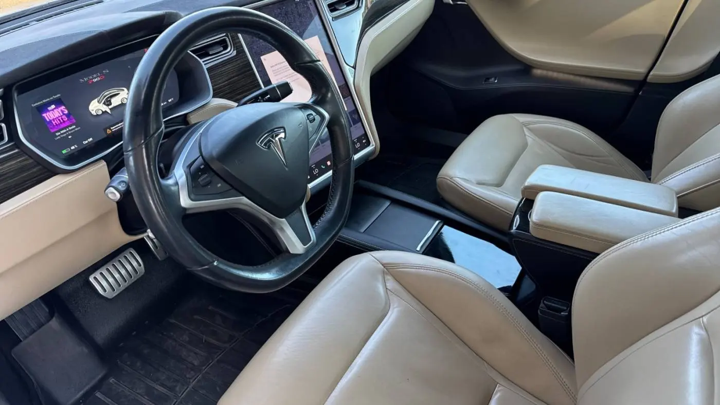 2015 Tesla Model S 5YJSA1E45FF109538