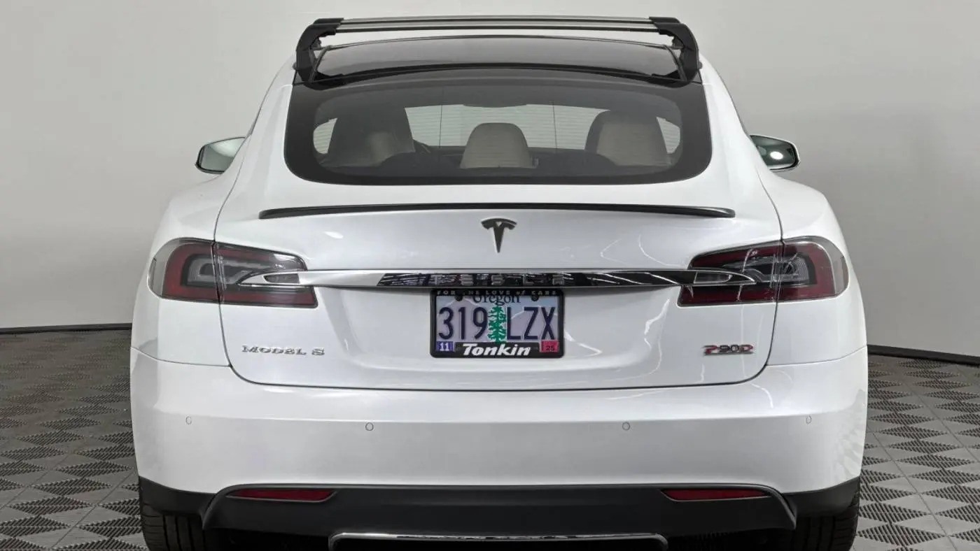 2015 Tesla Model S 5YJSA1E45FF109538