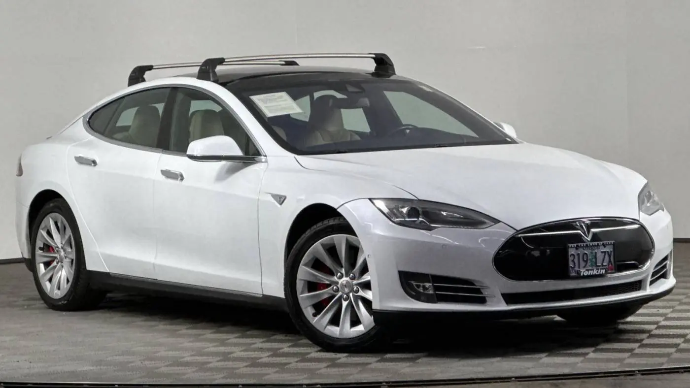 2015 Tesla Model S 5YJSA1E45FF109538