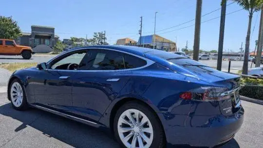 2017 Tesla Model S 5YJSA1E23HF225211