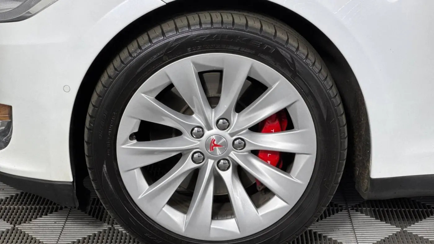 2015 Tesla Model S 5YJSA1E45FF109538