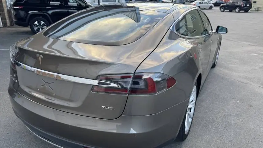 2016 Tesla Model S 5YJSA1E22GF134042