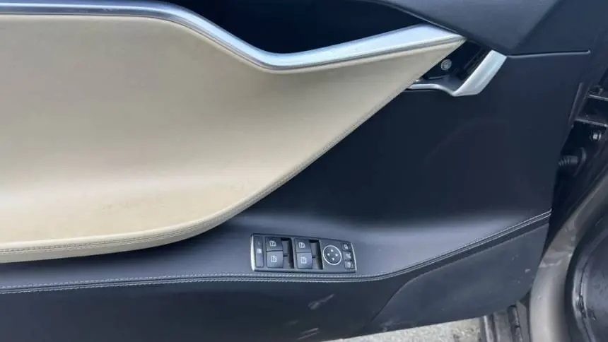2016 Tesla Model S 5YJSA1E22GF134042