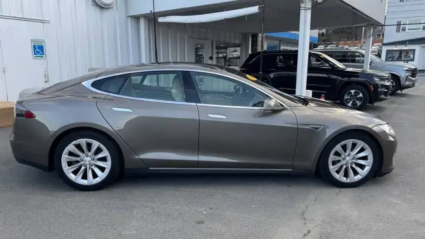 2016 Tesla Model S - Images - 6