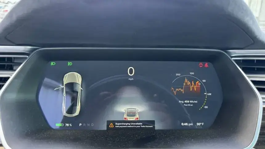 2016 Tesla Model S - Images - 17