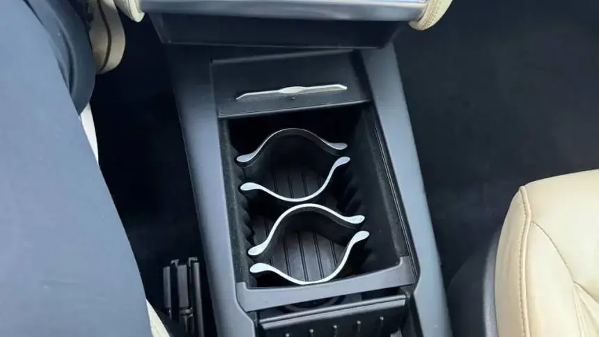 2016 Tesla Model S - Images - 19