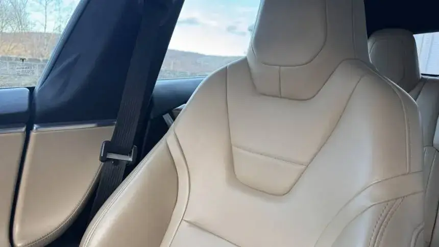 2016 Tesla Model S - Images - 22