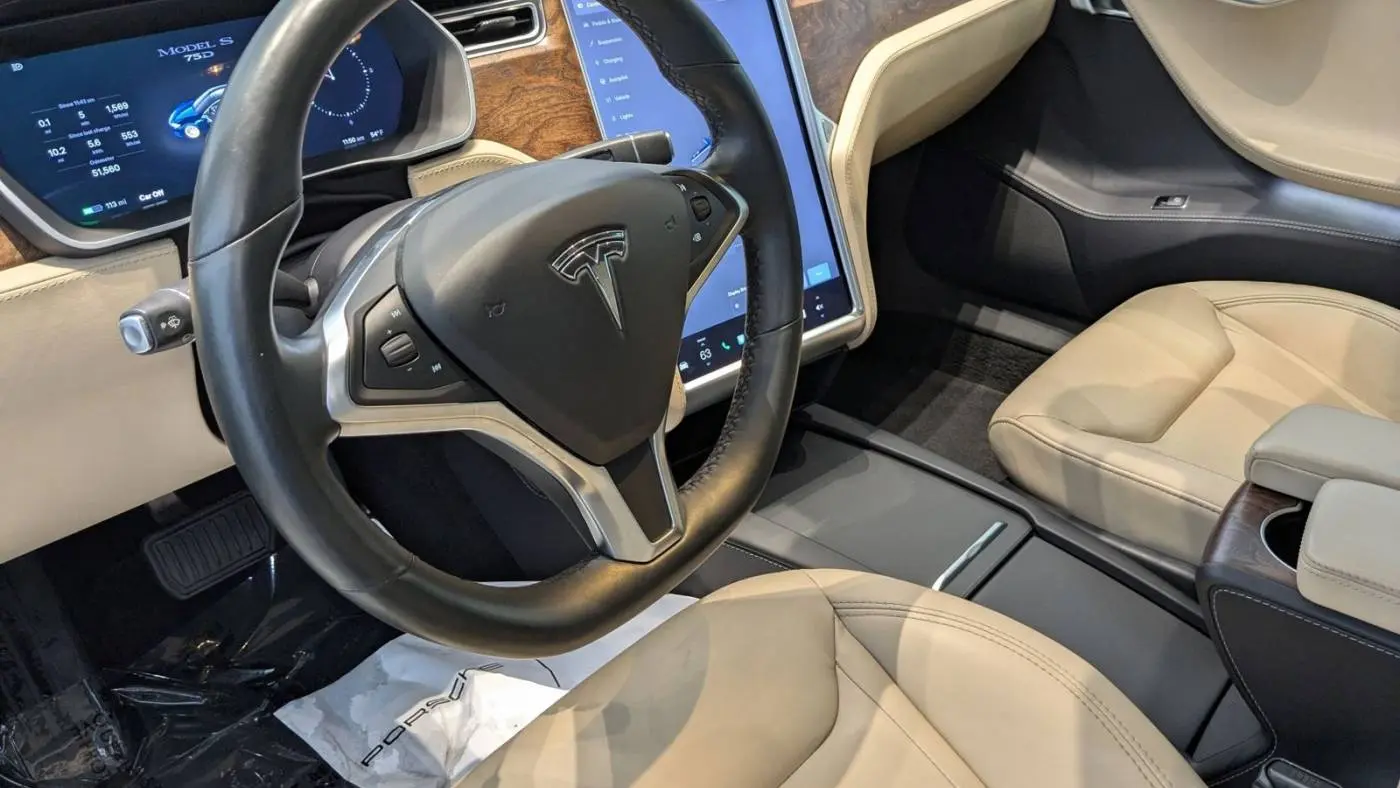 2016 Tesla Model S 5YJSA1E20GF159781