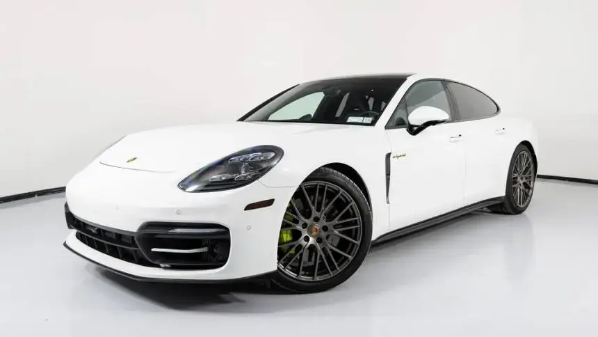 2022 Porsche Panamera - Images - 1