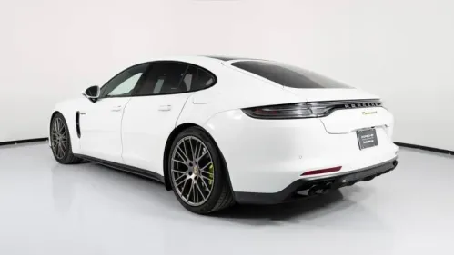 2022 Porsche Panamera - Images - 3