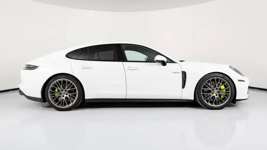 2022 Porsche Panamera - Images - 9