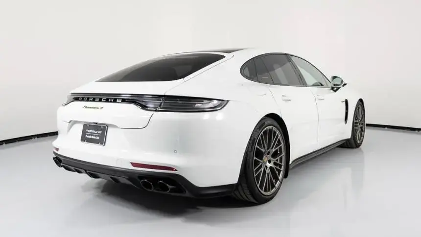 2022 Porsche Panamera - Images - 10