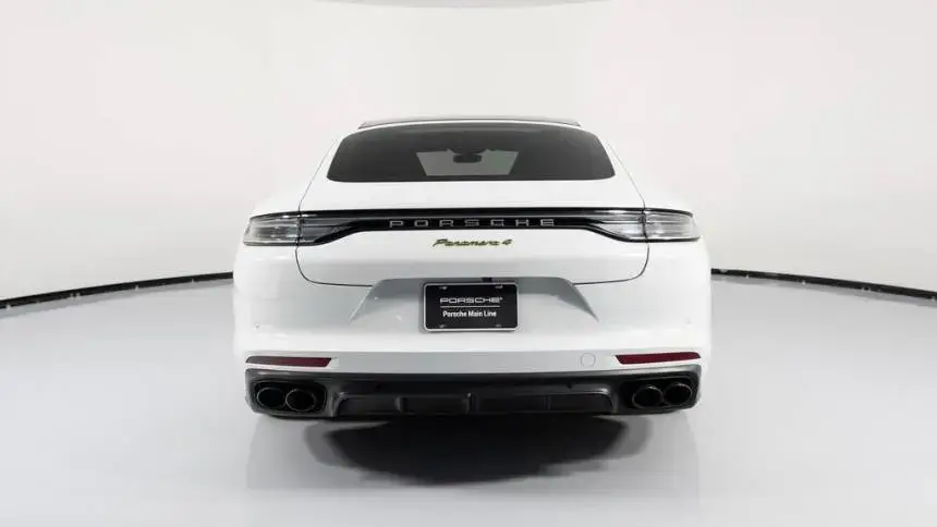 2022 Porsche Panamera - Images - 11