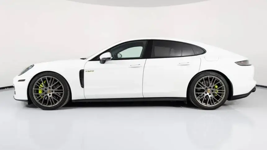 2022 Porsche Panamera - Images - 13