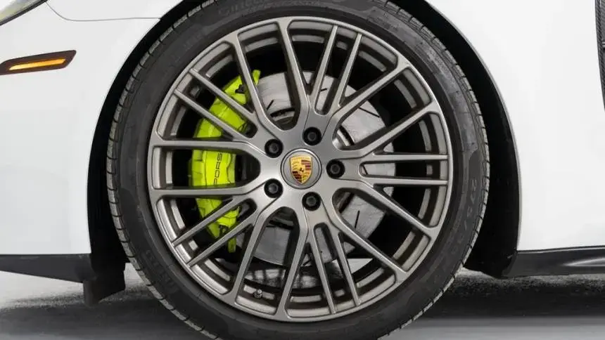 2022 Porsche Panamera - Images - 14