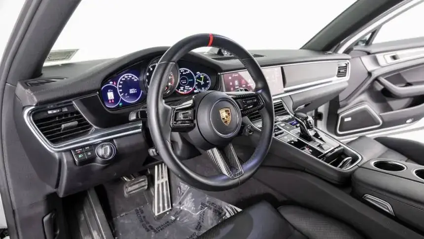 2022 Porsche Panamera - Images - 16