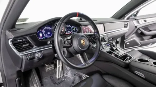 2022 Porsche Panamera - Images - 16