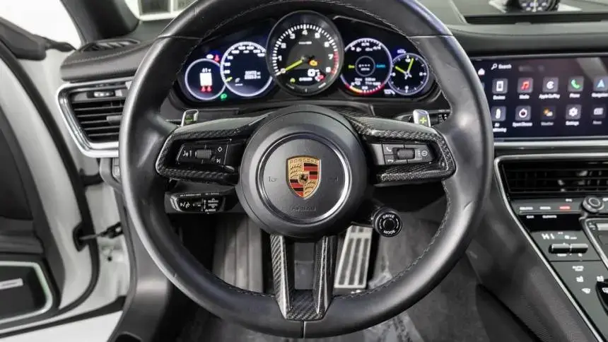 2022 Porsche Panamera - Images - 17