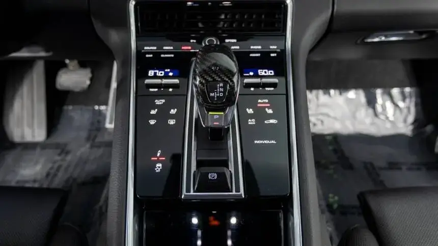 2022 Porsche Panamera - Images - 20