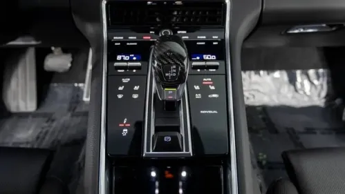 2022 Porsche Panamera - Images - 20