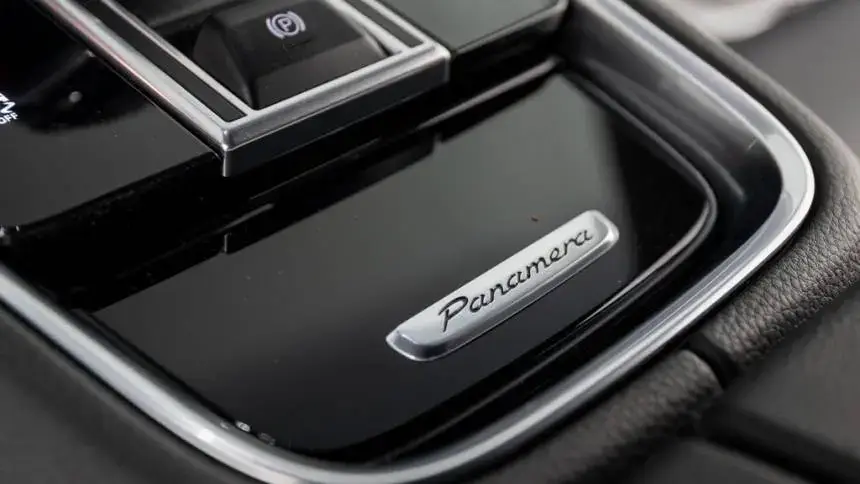 2022 Porsche Panamera - Images - 23