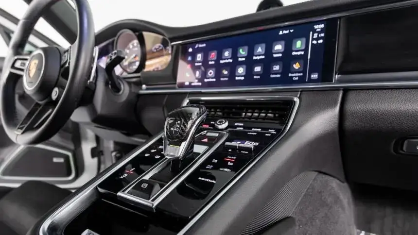 2022 Porsche Panamera - Images - 26
