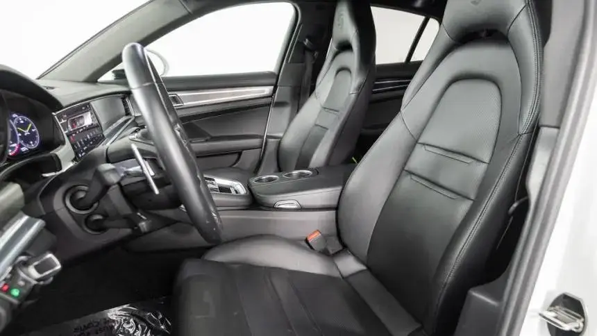 2022 Porsche Panamera - Images - 28