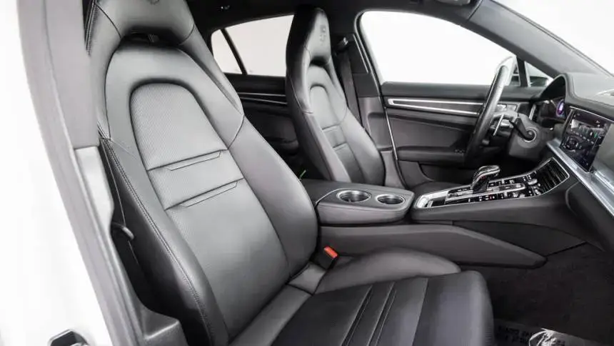 2022 Porsche Panamera - Images - 29