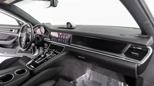 2022 Porsche Panamera - Images - 31