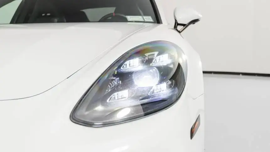 2022 Porsche Panamera - Images - 33