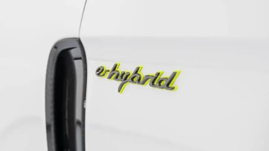 2022 Porsche Panamera - Images - 34