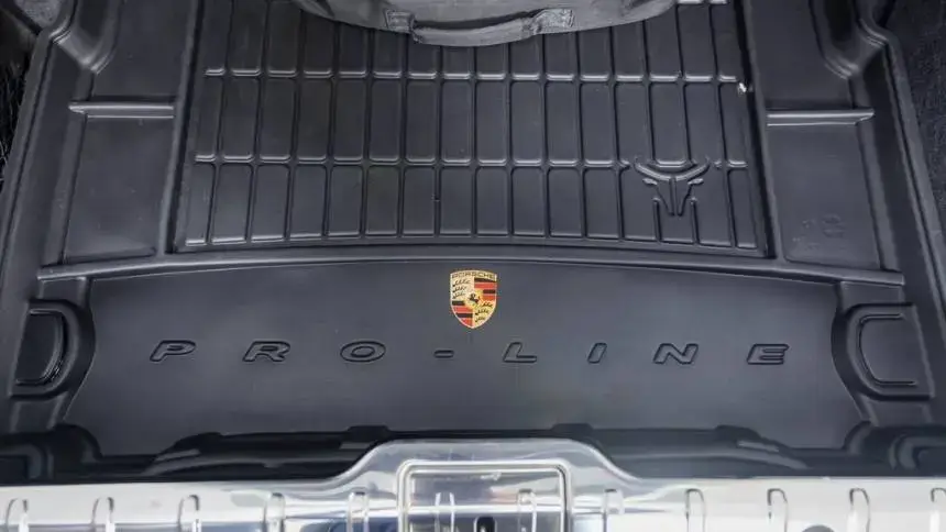 2022 Porsche Panamera - Images - 37