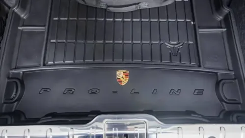 2022 Porsche Panamera - Images - 37