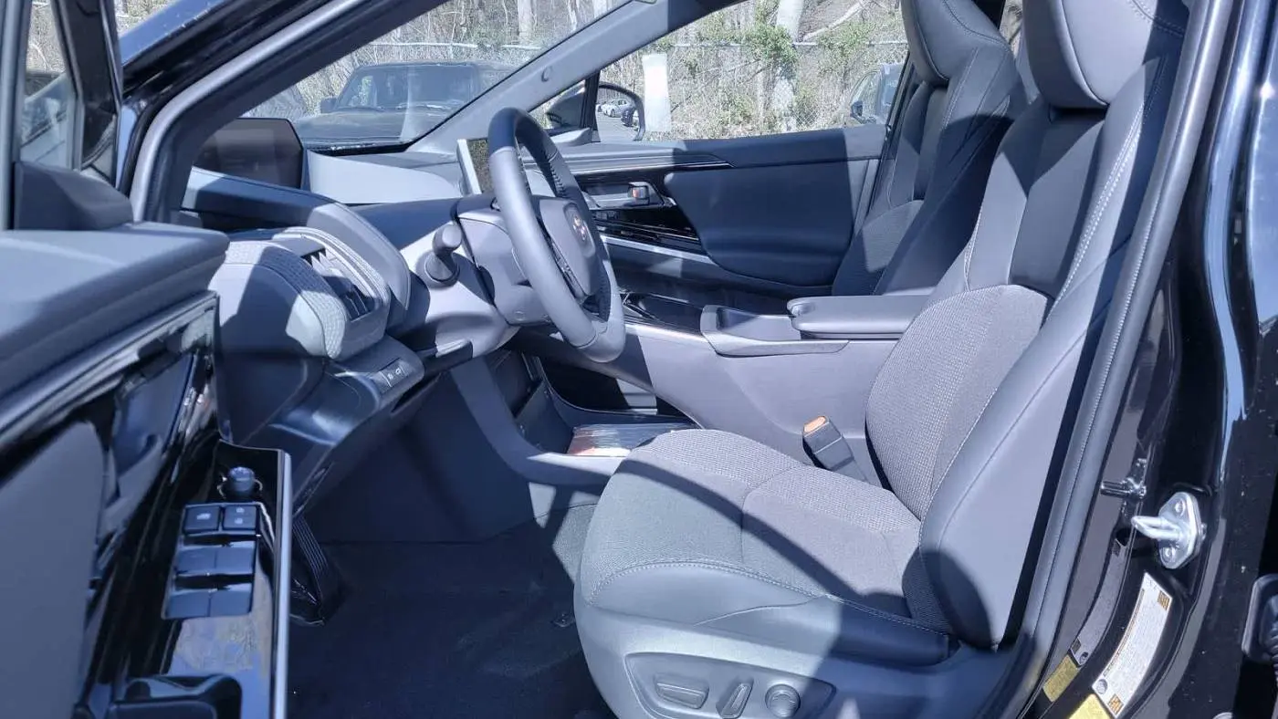 2025 Toyota bZ4X JTMABACA7SA101798