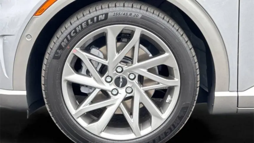 2025 Genesis GV60 KMUKCDSC6SU028036