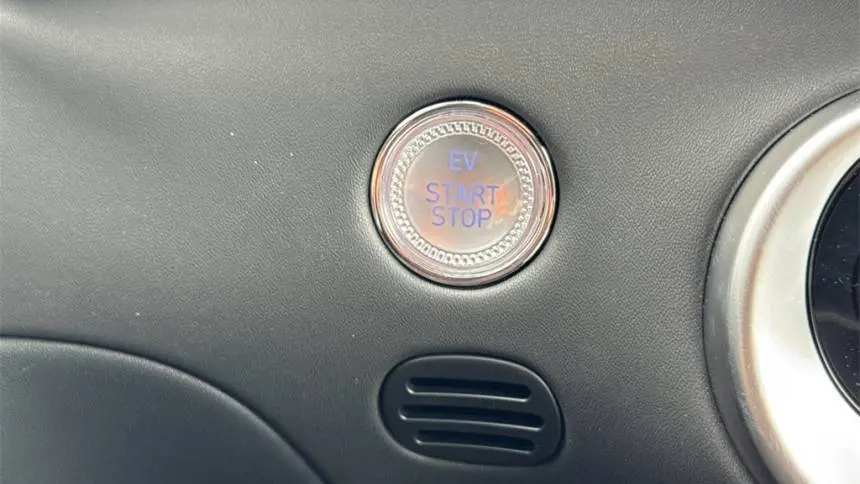 2025 Genesis GV60 KMUKCDSC6SU028036