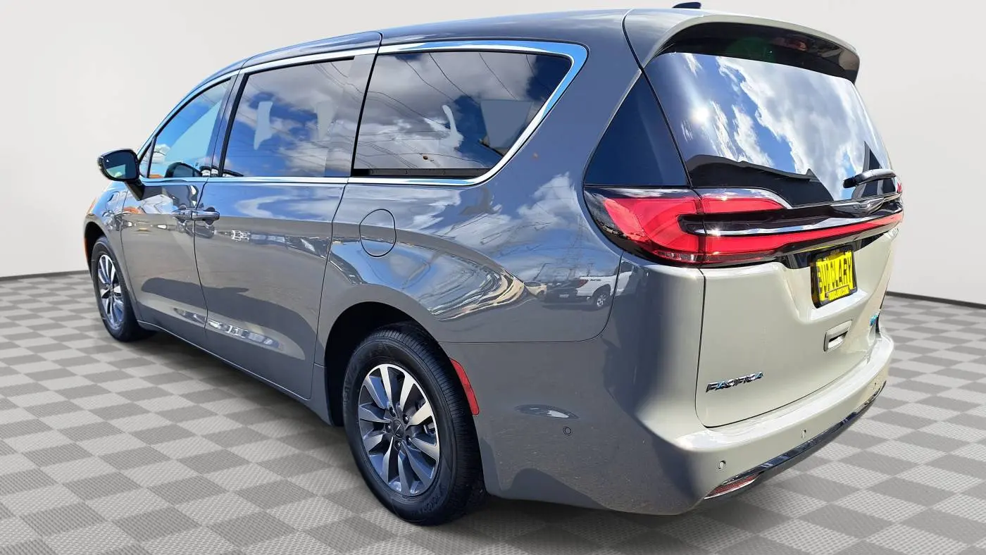 2025 Chrysler Pacifica 2C4RC1S70SR560477