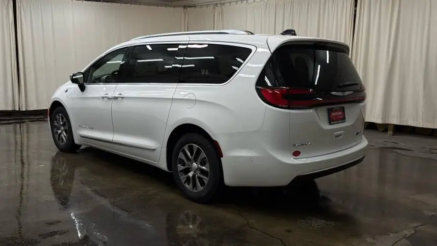 2025 Chrysler Pacifica 2C4RC1N72SR576286