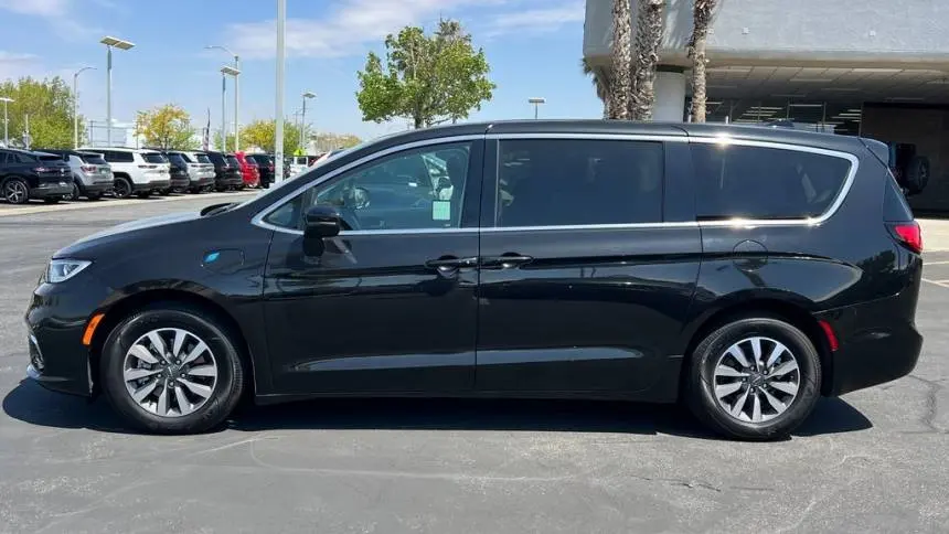 2023 Chrysler Pacifica 2C4RC1L75PR631078