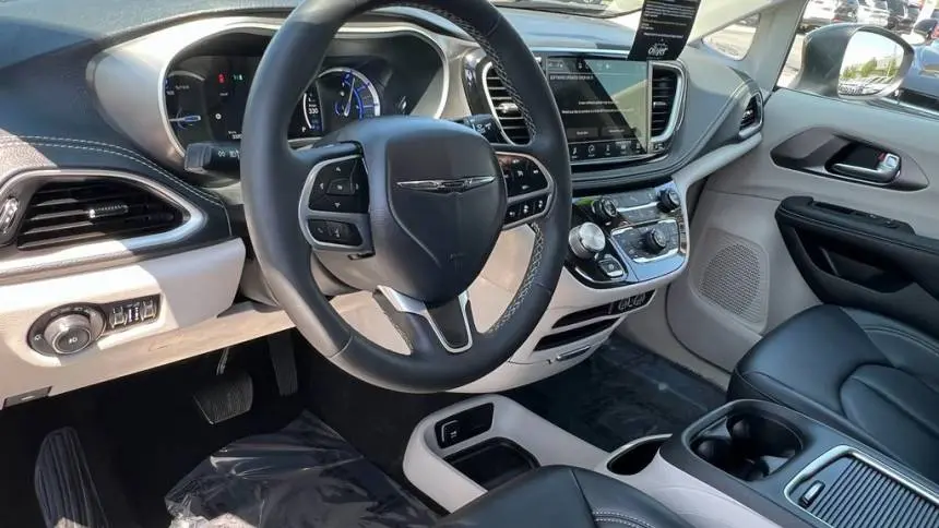 2023 Chrysler Pacifica 2C4RC1L75PR631078
