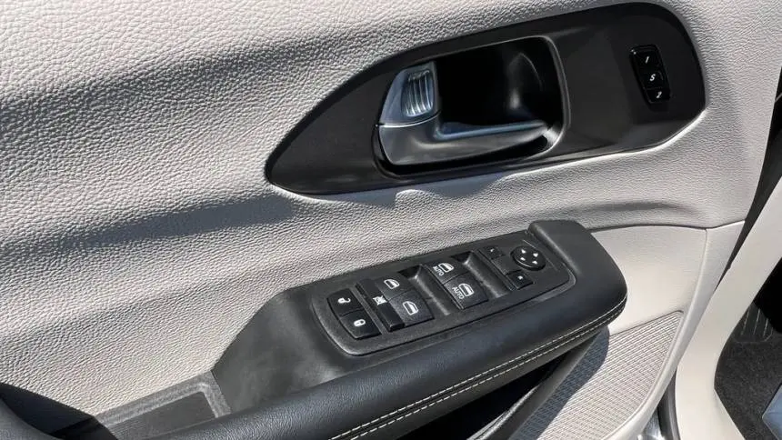 2023 Chrysler Pacifica 2C4RC1L75PR631078