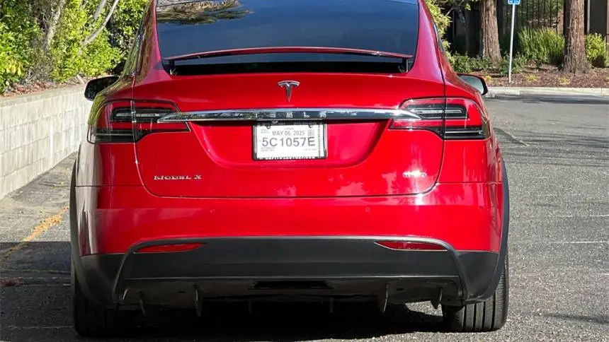 2018 Tesla Model X 5YJXCDE29JF100270